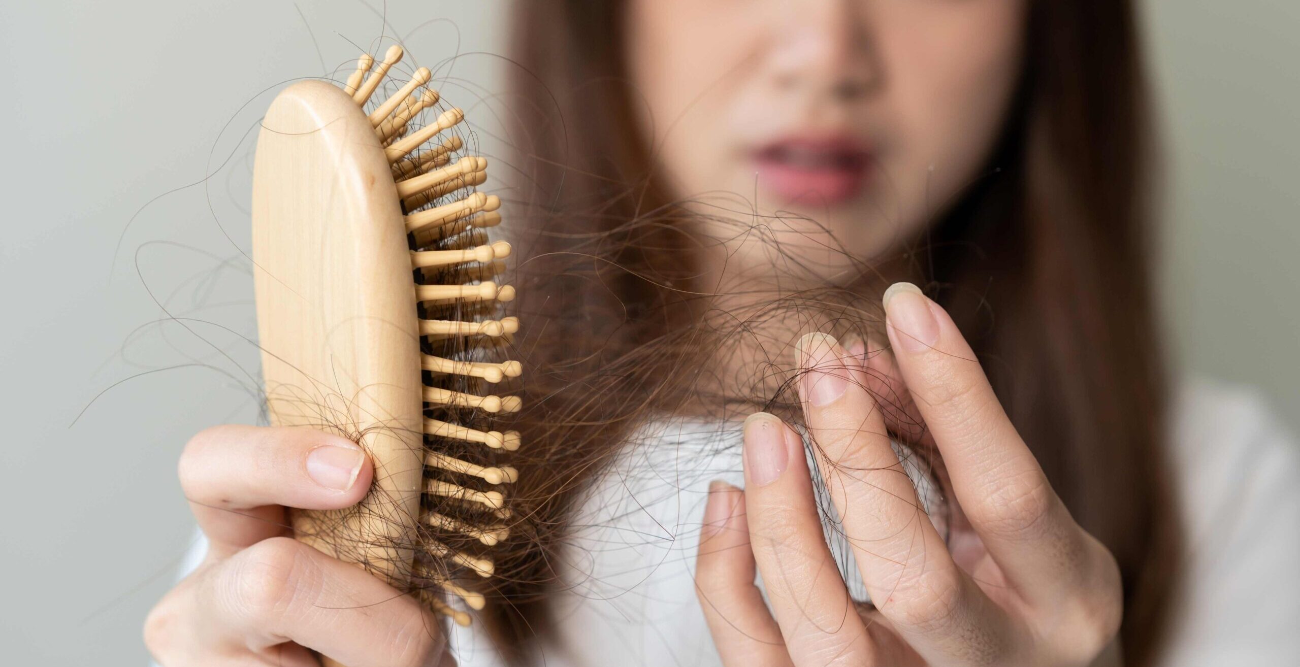 Doenças que podem provocar a queda de cabelos